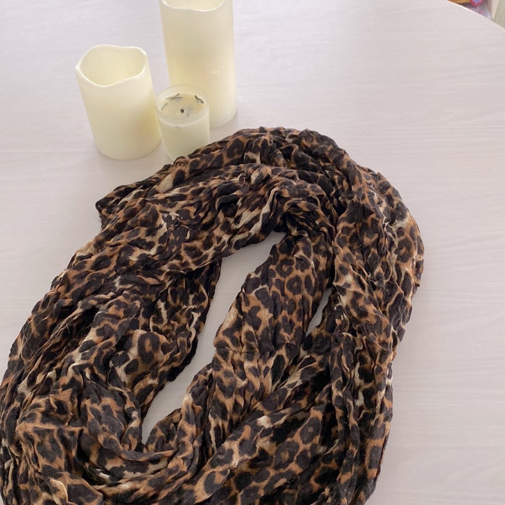 Leopard Print 🐆 Muslin Infinity Scarf  🖤🤎
